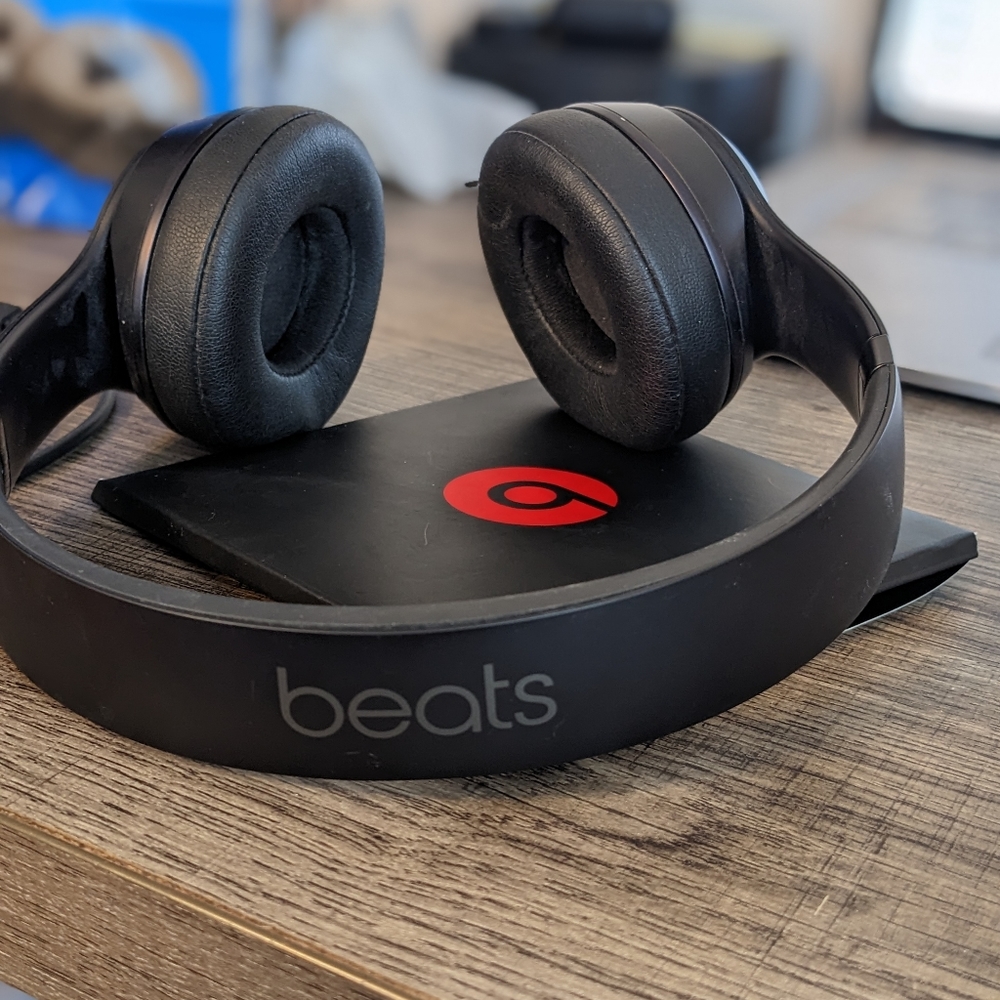Beats solo3 wireless headphones